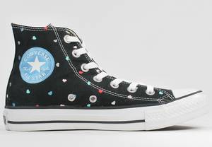 Chucks mit Herzen zum Valentinstag 2012